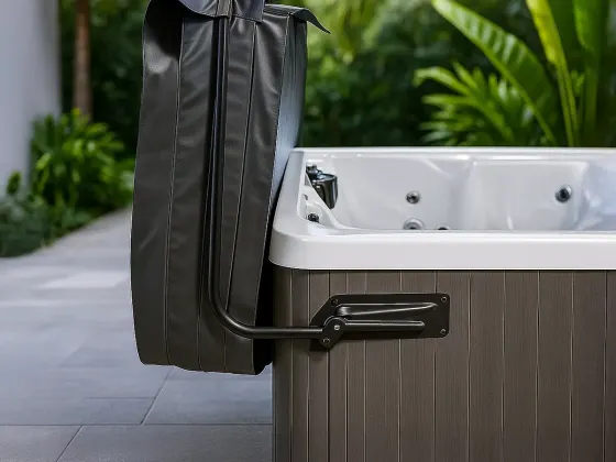 Comment choisir un lève-couverture pour son spa ?